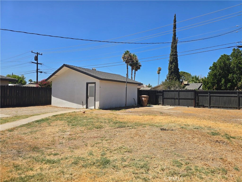 Backyard, Exterior
