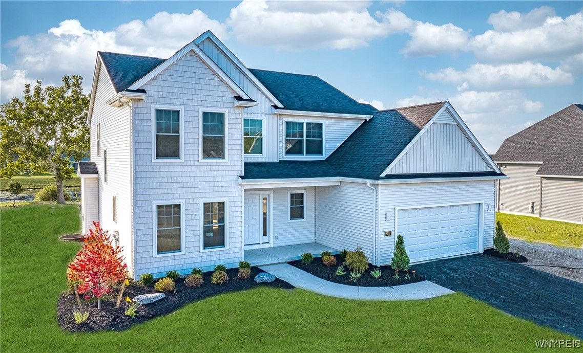 Attached, Exterior, Facade, Farmhouse