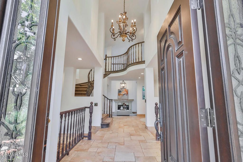 Chandelier, Fireplace, Interior, Recessed Lighting
