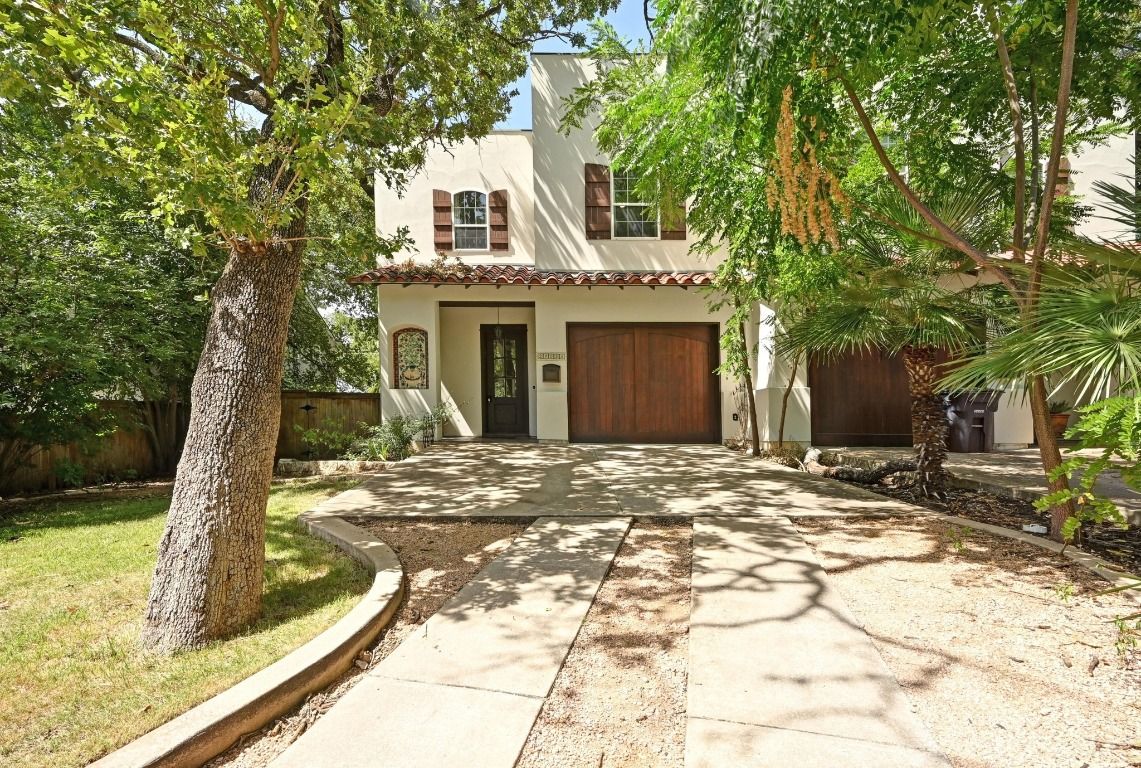 Attached, Exterior, Facade, Spanish Mediterranean