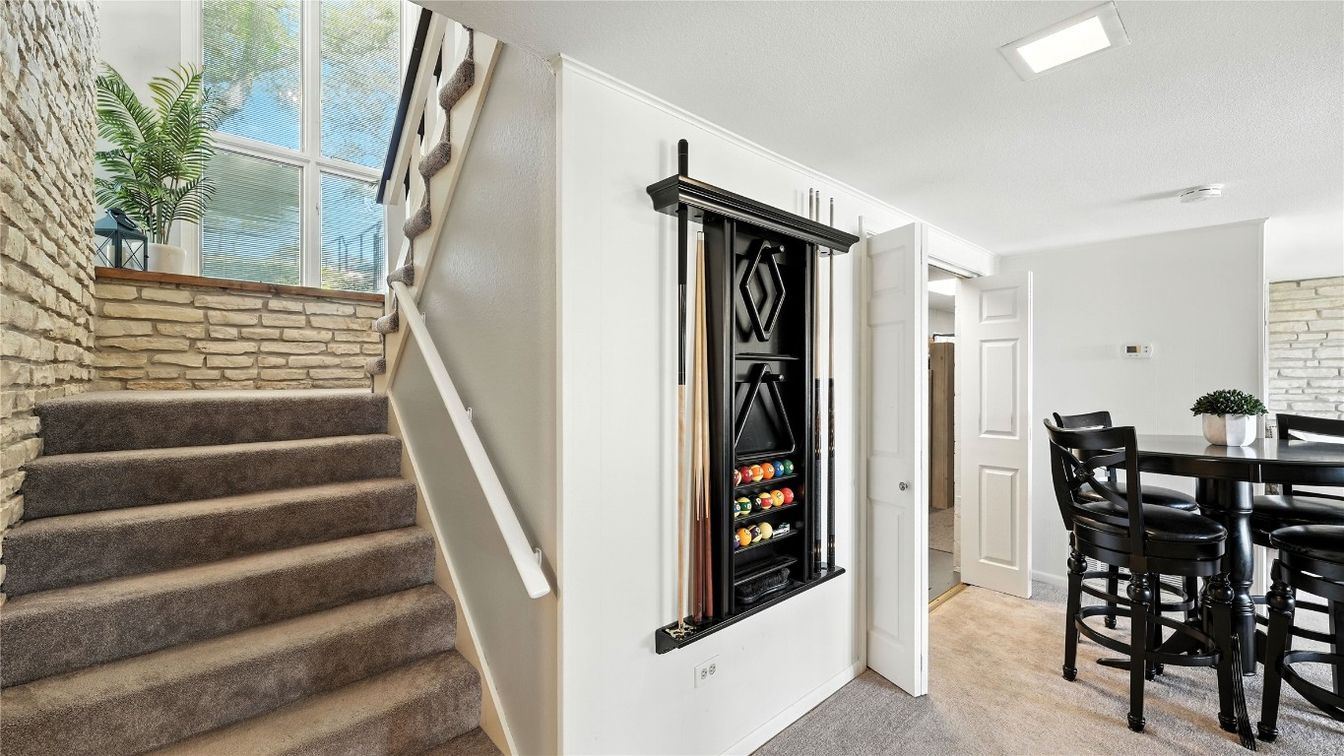 Dining room, Interior, Recessed Lighting
