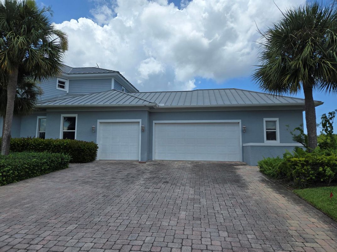 Attached, Exterior, Facade, Ranch