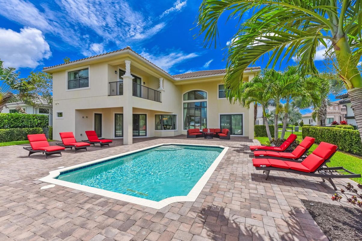 Exterior, Pool