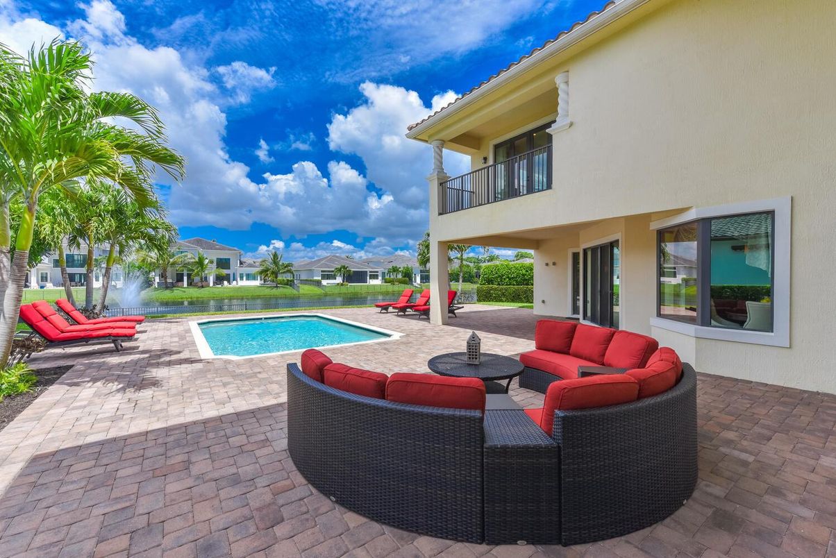 Exterior, Pool