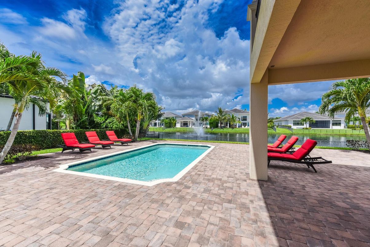 Exterior, Pool