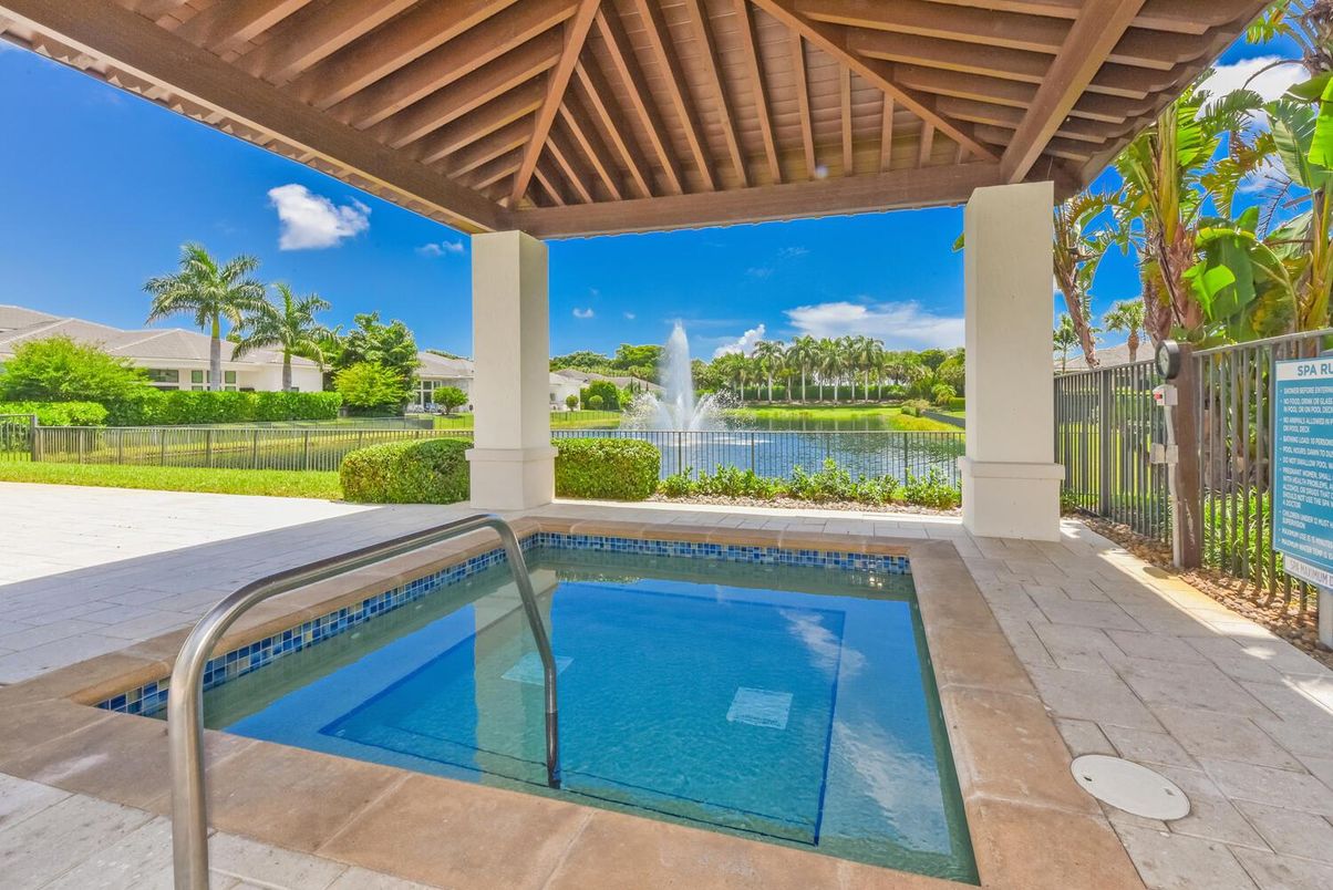Exterior, Pool, Water