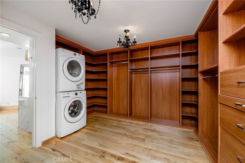 Chandelier, Interior, Utility Closets, Washer, Wood Texture Flooring
