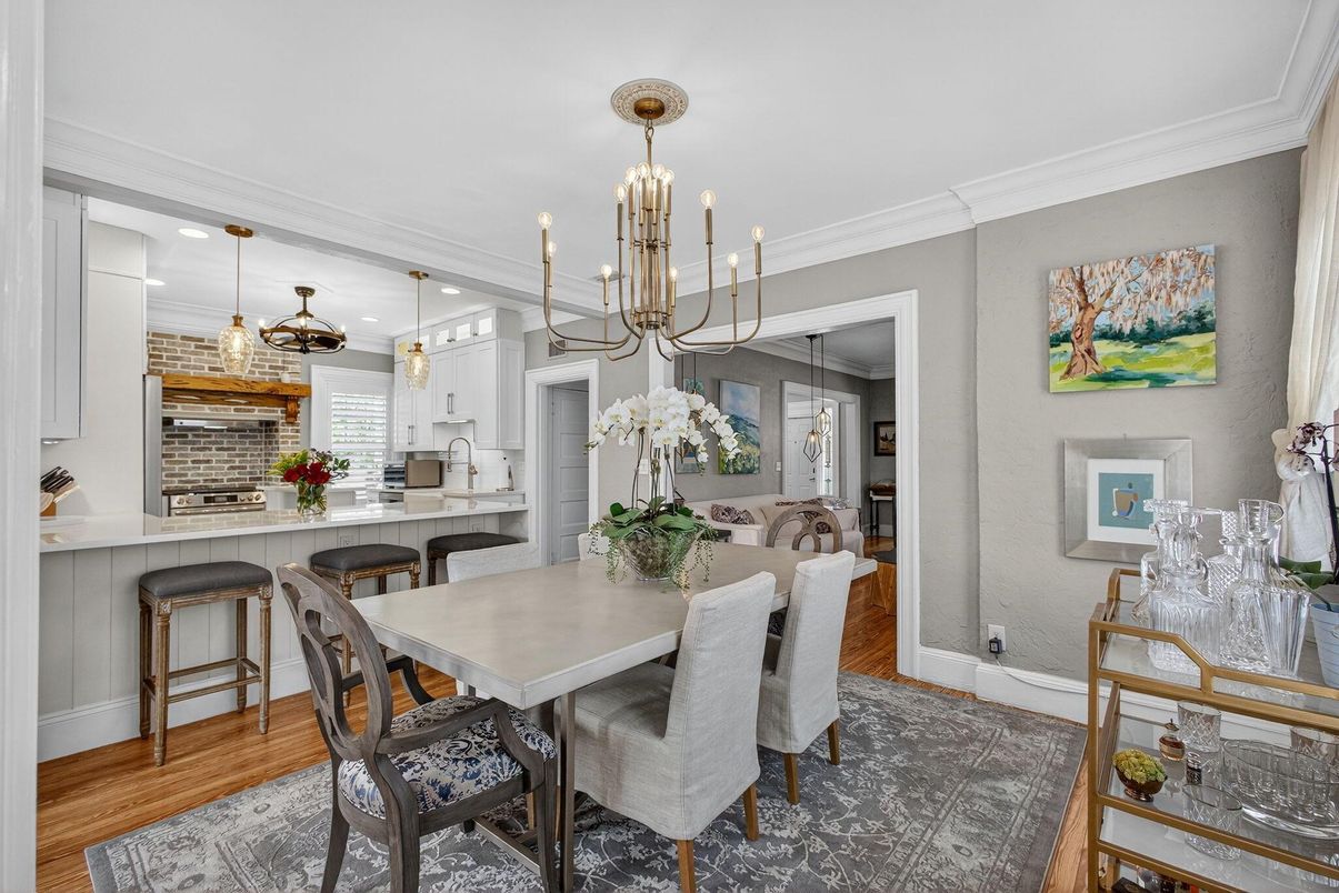Chandelier, Dining room, Interior, Kitchen, Pendant Lights, Recessed Lighting, Wood Texture Flooring