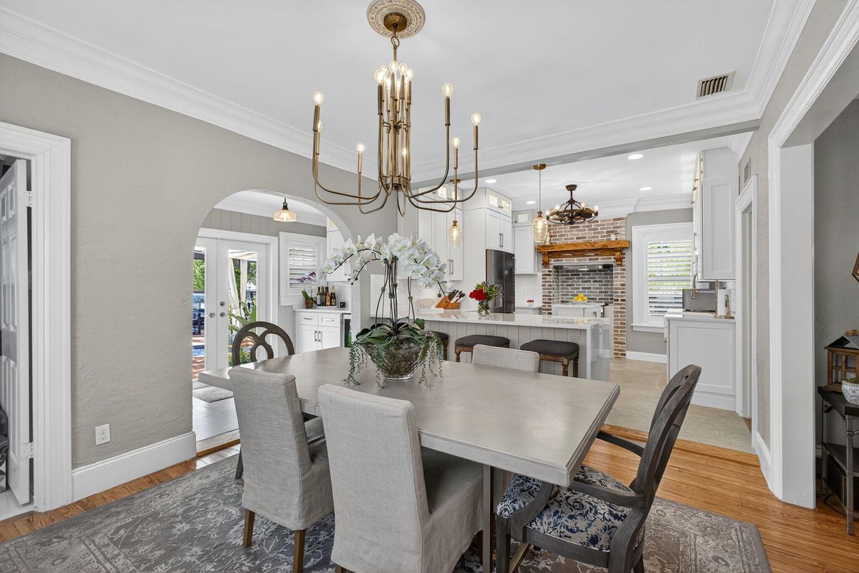 Chandelier, Dining room, Interior, Kitchen, Pendant Lights, Recessed Lighting, Wood Texture Flooring