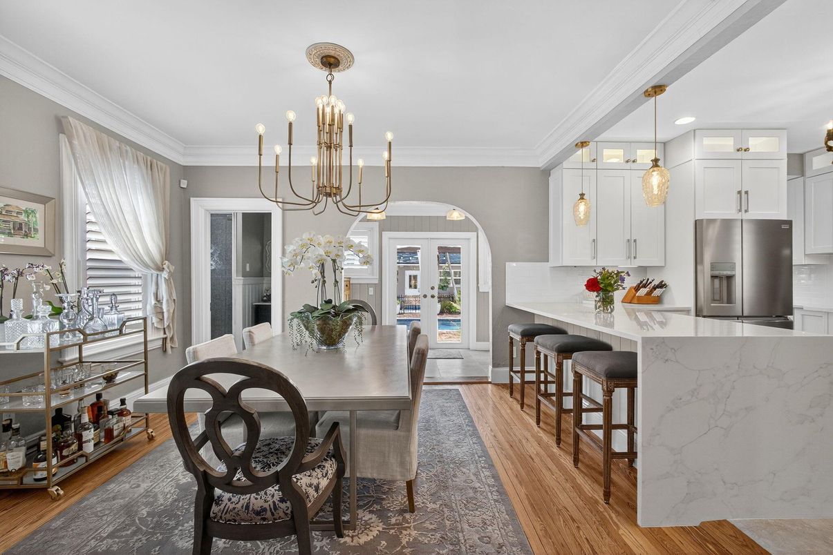 Chandelier, Dining room, Interior, Kitchen, Marble Walls, Pendant Lights, Recessed Lighting, Stainless Steel Appliances, Wood Texture Flooring
