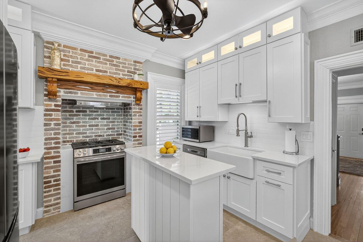 Chandelier, Interior, Kitchen, Stainless Steel Appliances, Wood Texture Flooring