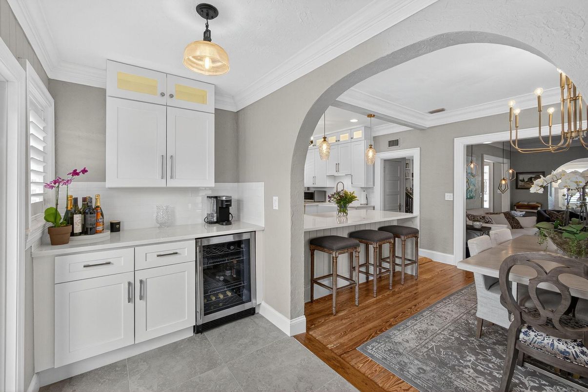Chandelier, Dining room, Interior, Kitchen, Pendant Lights, Wood Texture Flooring