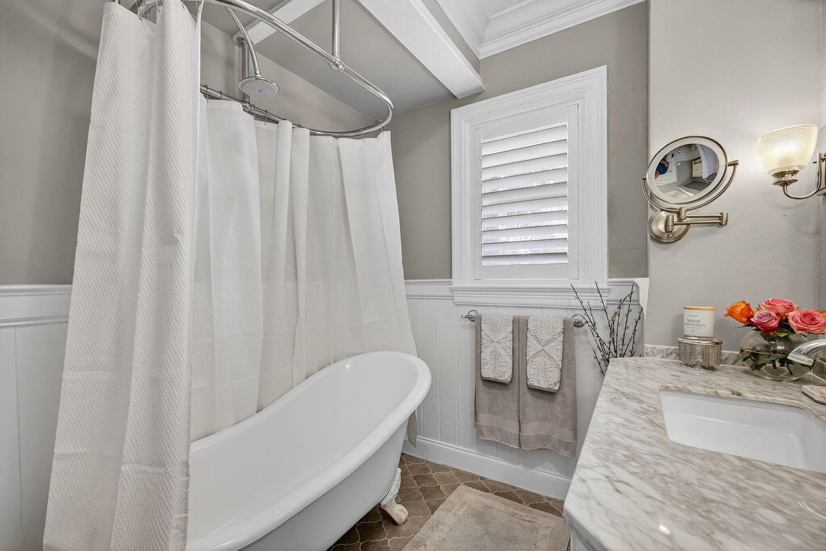 Bathroom, Free Standing Baths, Interior