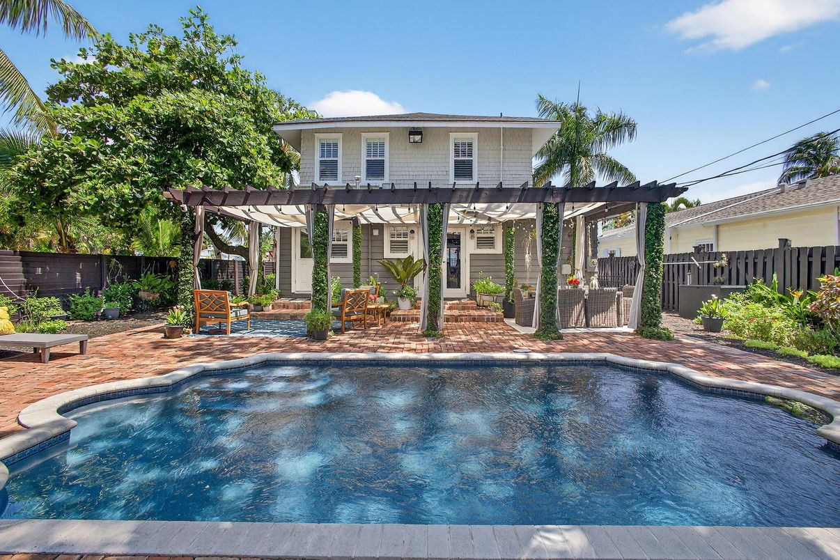 Exterior, Pool
