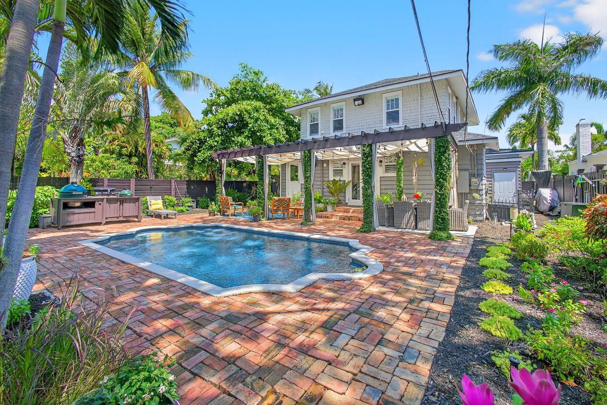 Exterior, Pool