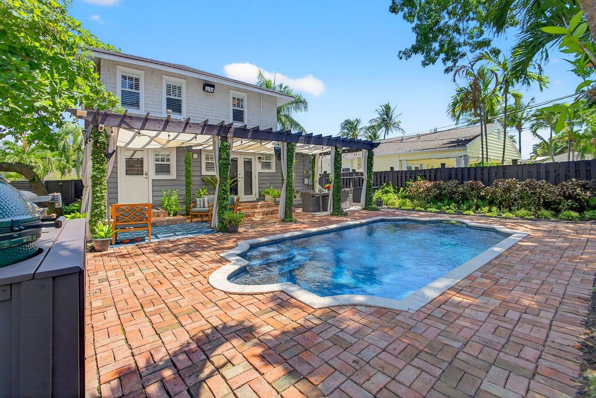 Exterior, Pool