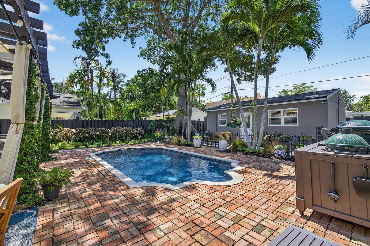 Exterior, Hot Tub, Pool