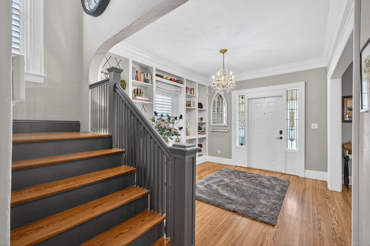 Chandelier, Interior, Wood Texture Flooring