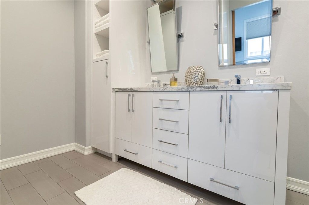 Bathroom, Dual Sink Vanities, Interior, Wood Texture Flooring