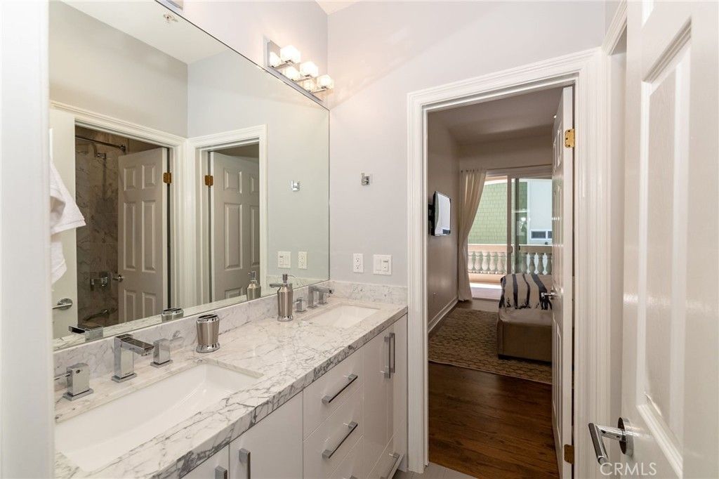 Bathroom, Dual Sink Vanities, Interior, Wood Texture Flooring