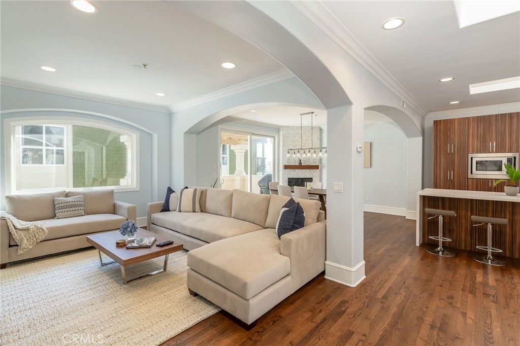 Chandelier, Dining room, Interior, Living room, Pendant Lights, Recessed Lighting, Wood Texture Flooring