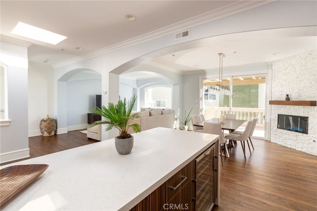 Dining room, Fireplace, Interior, Pendant Lights, Recessed Lighting, Wood Texture Flooring