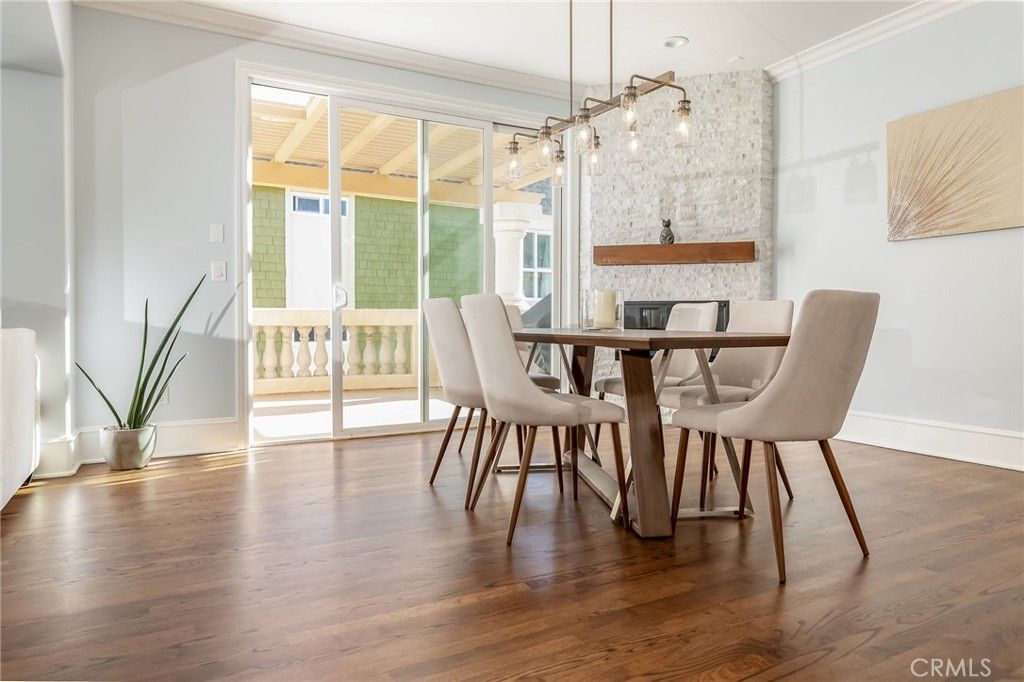 Dining room, Fireplace, Interior, Pendant Lights, Wood Texture Flooring