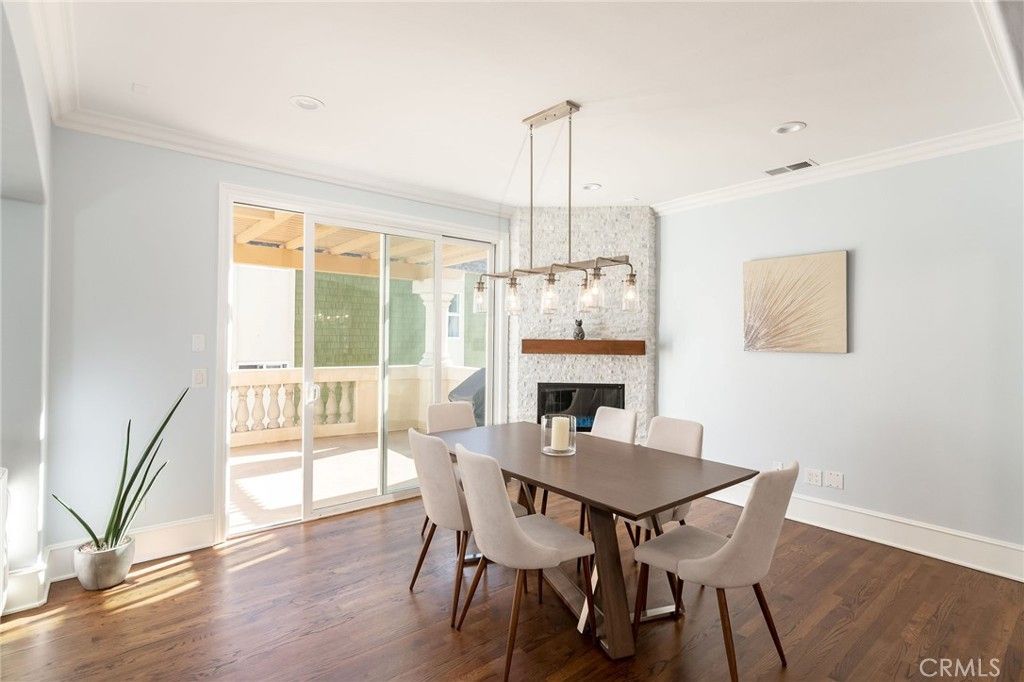 Dining room, Fireplace, Interior, Pendant Lights, Recessed Lighting, Wood Texture Flooring