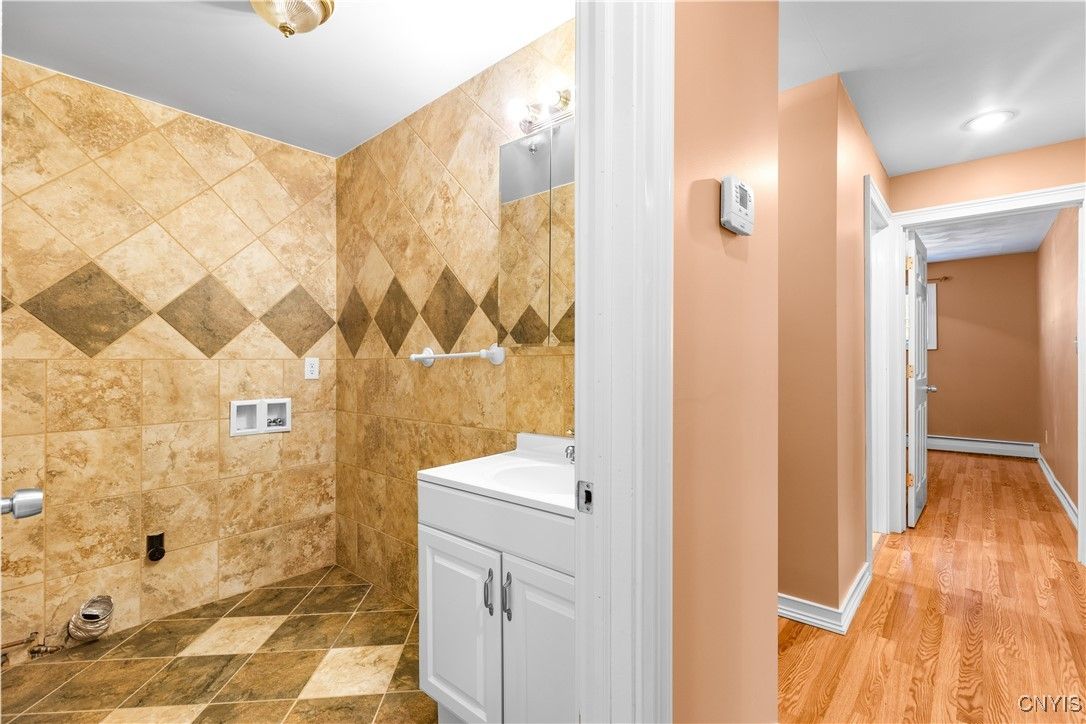 Bathroom, Interior, Recessed Lighting, Wood Texture Flooring