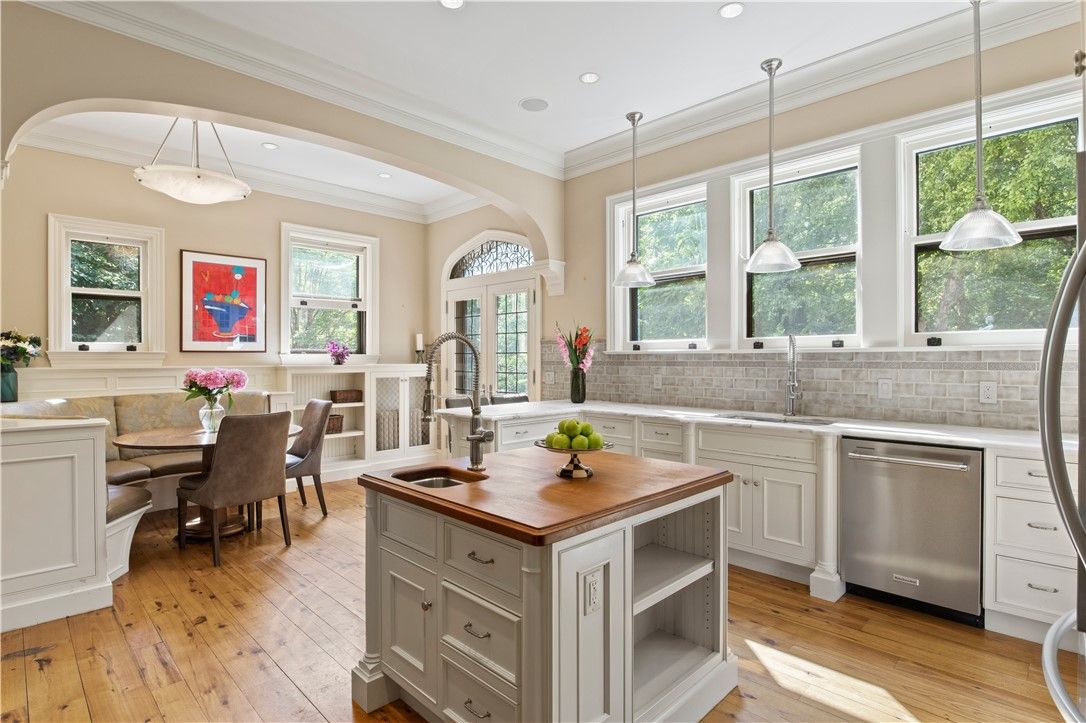 Dining room, Interior, Kitchen, Pendant Lights, Recessed Lighting, Stainless Steel Appliances, Wood Texture Flooring