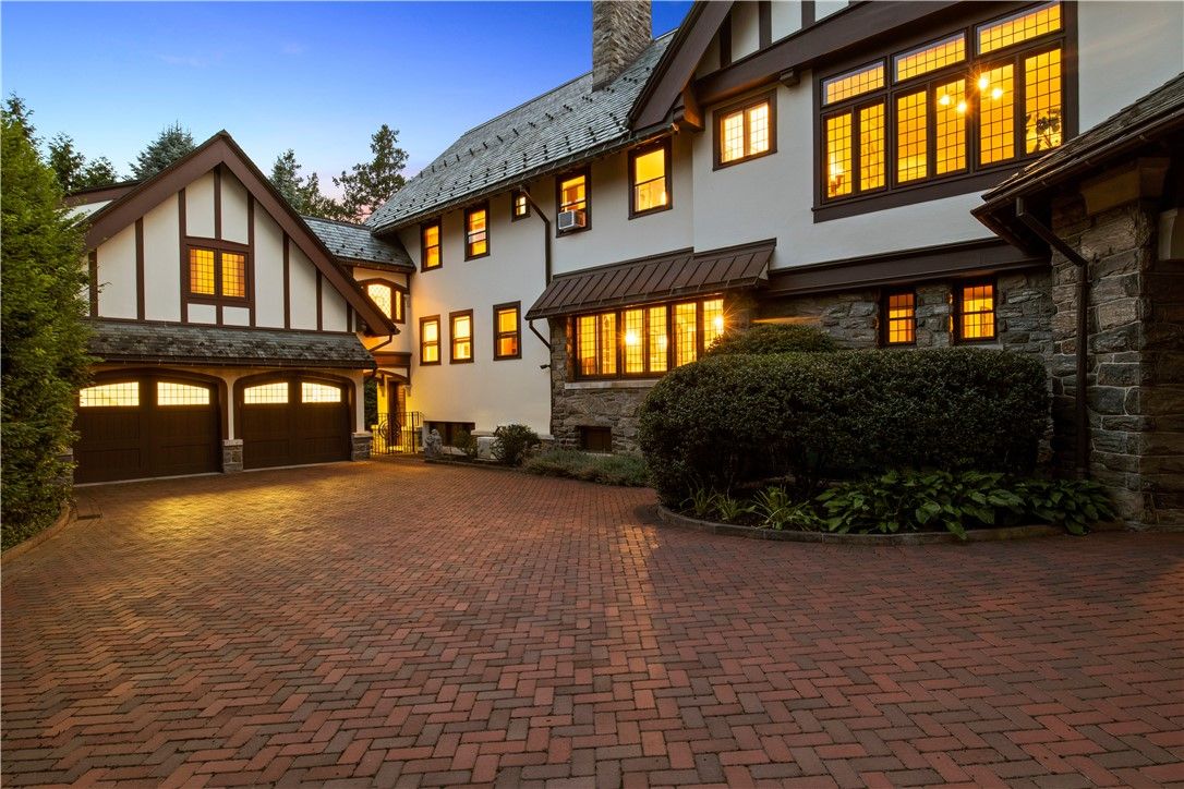Attached, Exterior, Facade, Tudor Revival