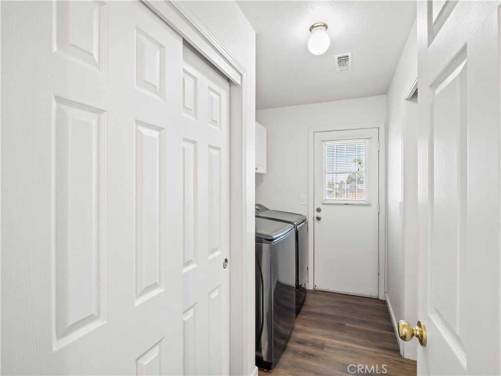 Interior, Washer, Wood Texture Flooring