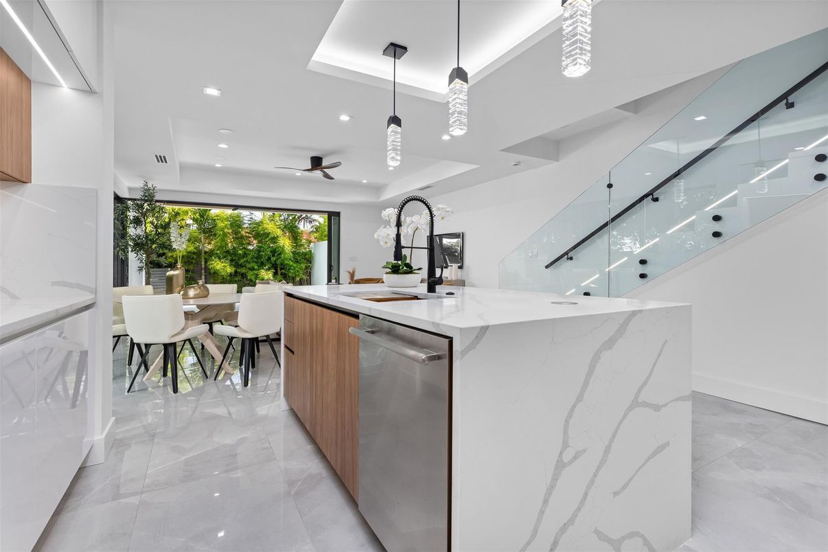 Dining room, Interior, Kitchen, Pendant Lights, Recessed Lighting, Stainless Steel Appliances
