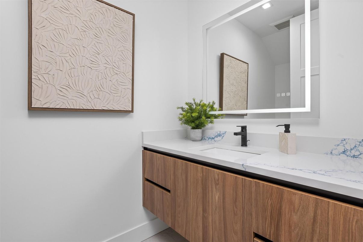 Bathroom, Dual Sink Vanities, Interior, Recessed Lighting