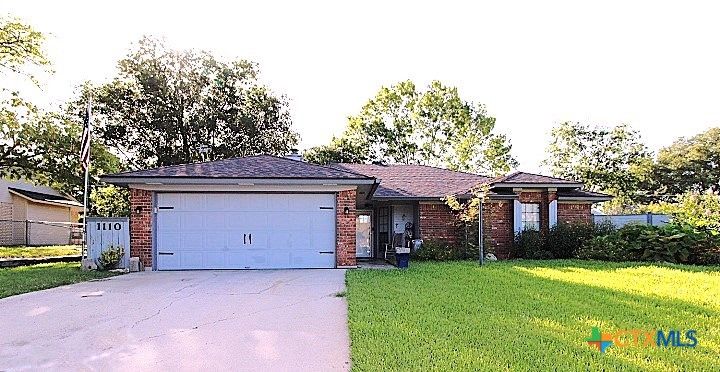 Attached, Backyard, Exterior, Facade, Brick Facade, Ranch
