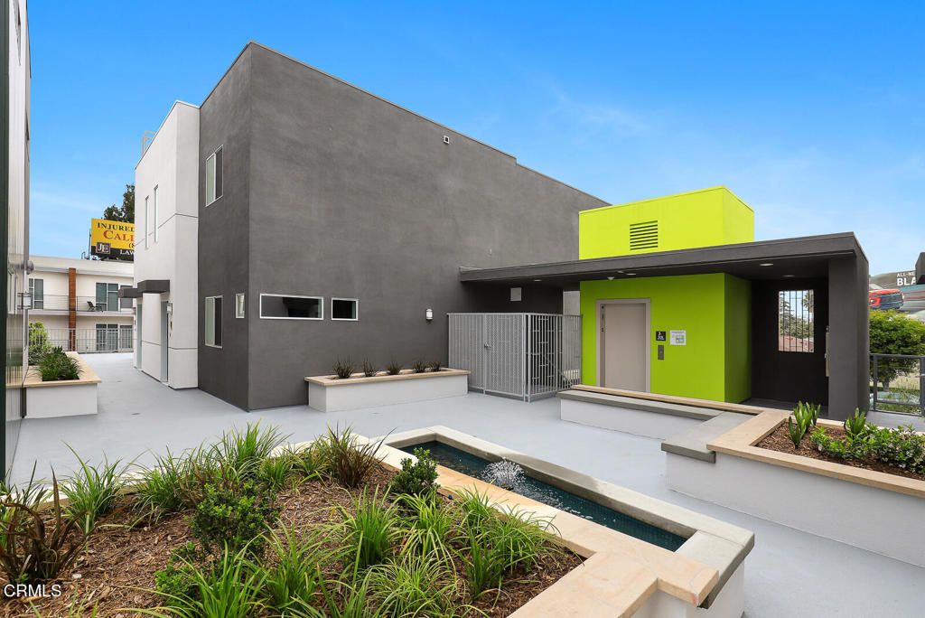 Exterior, Pool