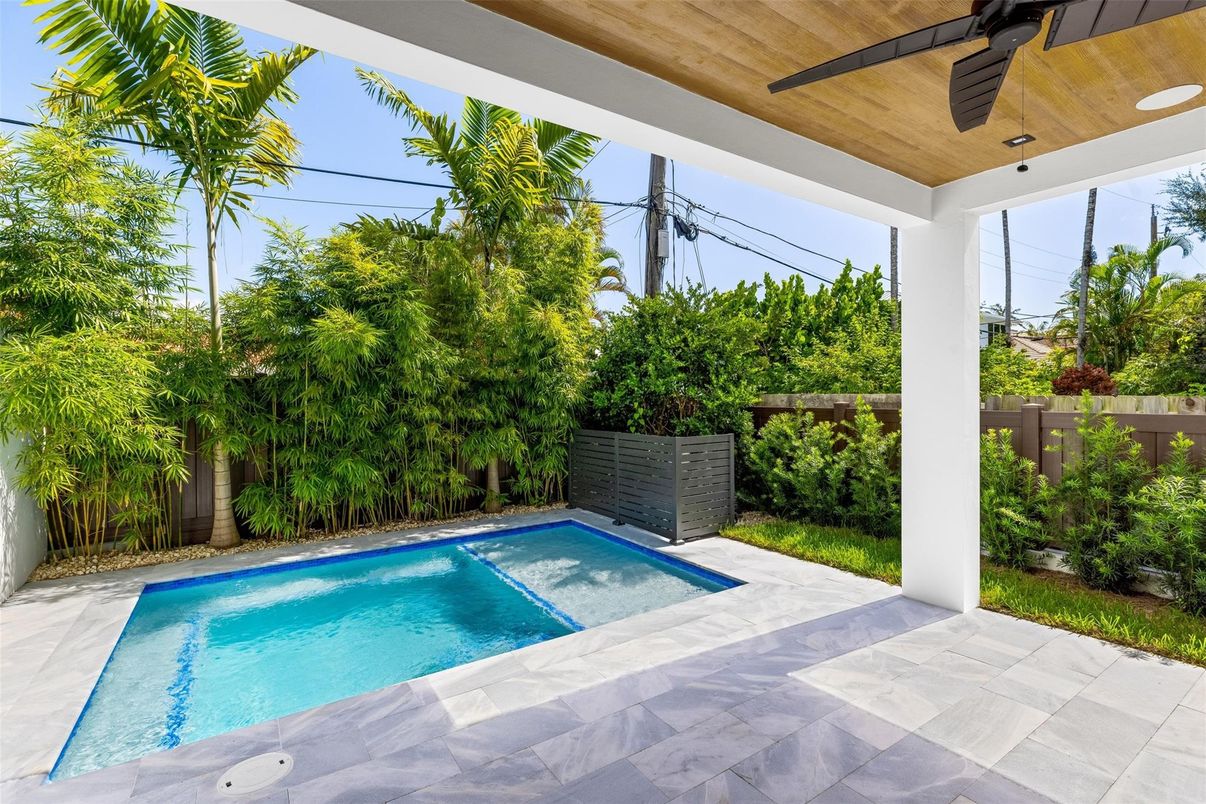 Exterior, Pool
