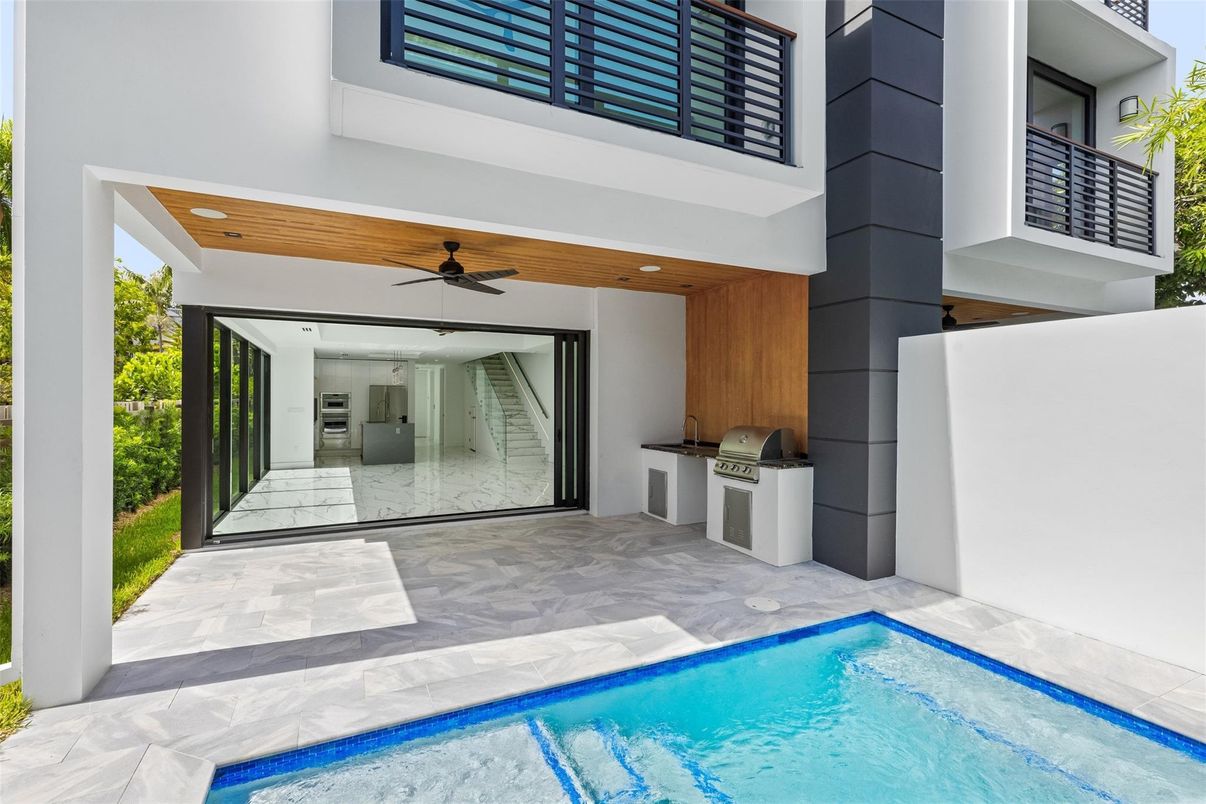 Exterior, Pool