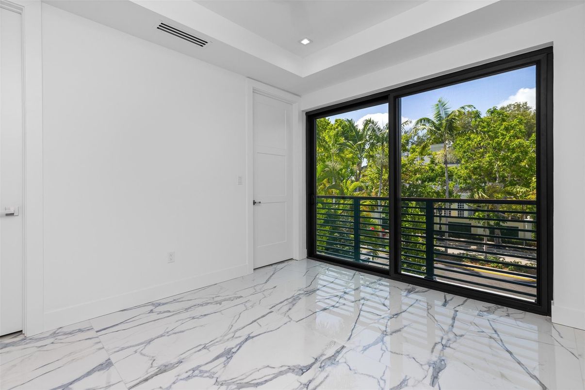 Empty room, Interior, Marble, Recessed Lighting