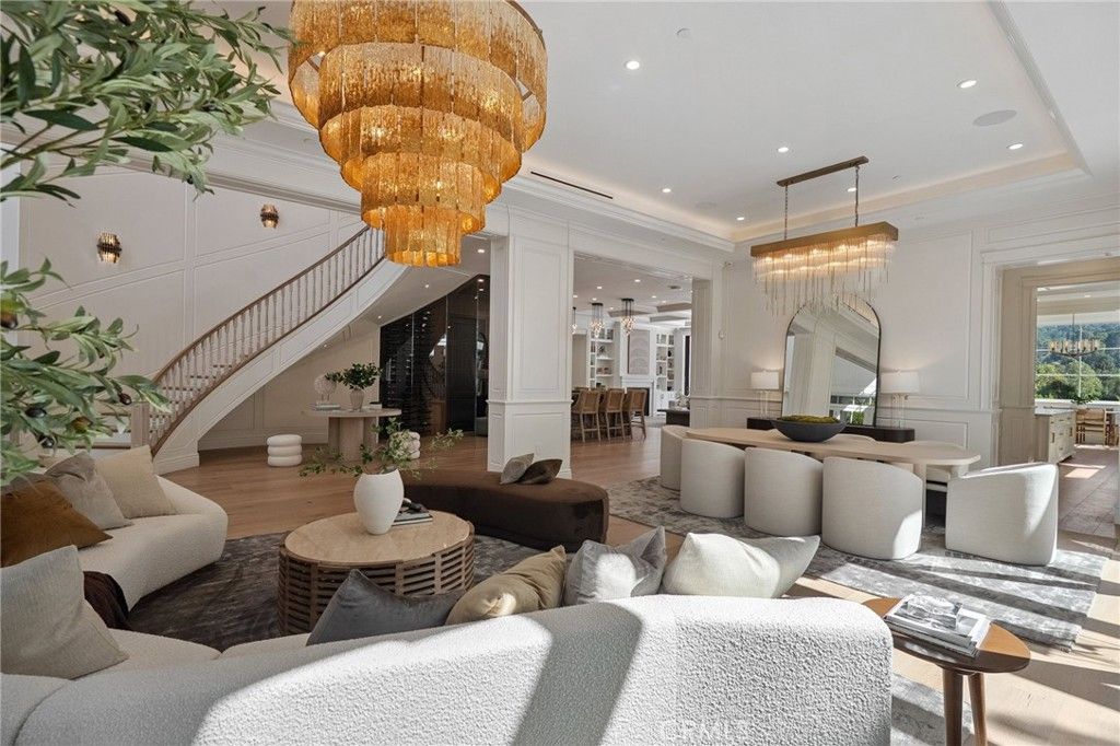 Chandelier, Dining room, Interior, Living room, Recessed Lighting, Wood Texture Flooring