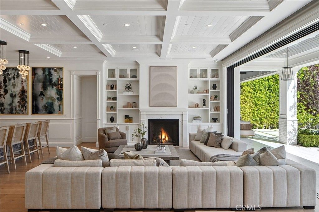 Fireplace, Interior, Living room, Pendant Lights, Recessed Lighting, Wood Texture Flooring