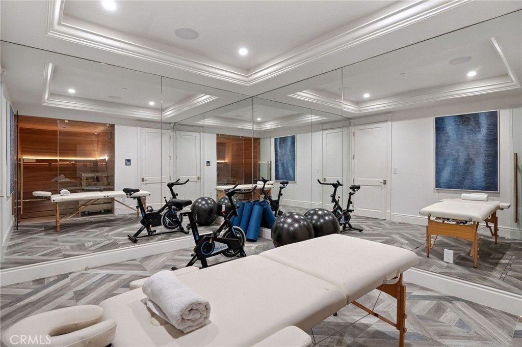 Fitness Equipment, Interior, Recessed Lighting, Wood Texture Flooring