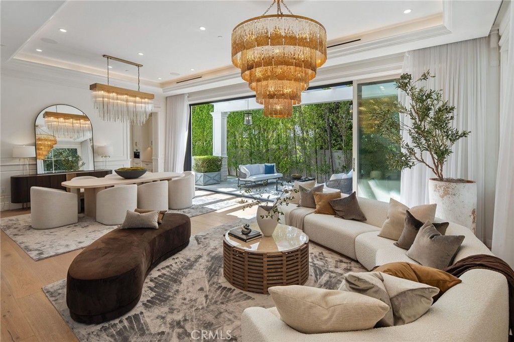 Chandelier, Dining room, Interior, Living room, Recessed Lighting, Wood Texture Flooring