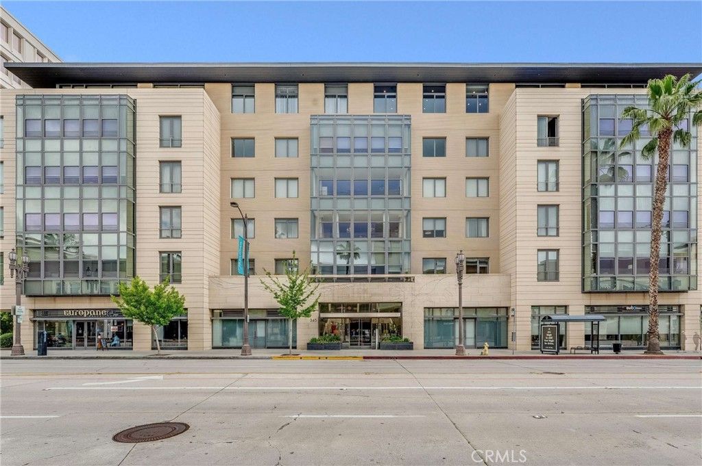 Exterior, Facade, Condo Building