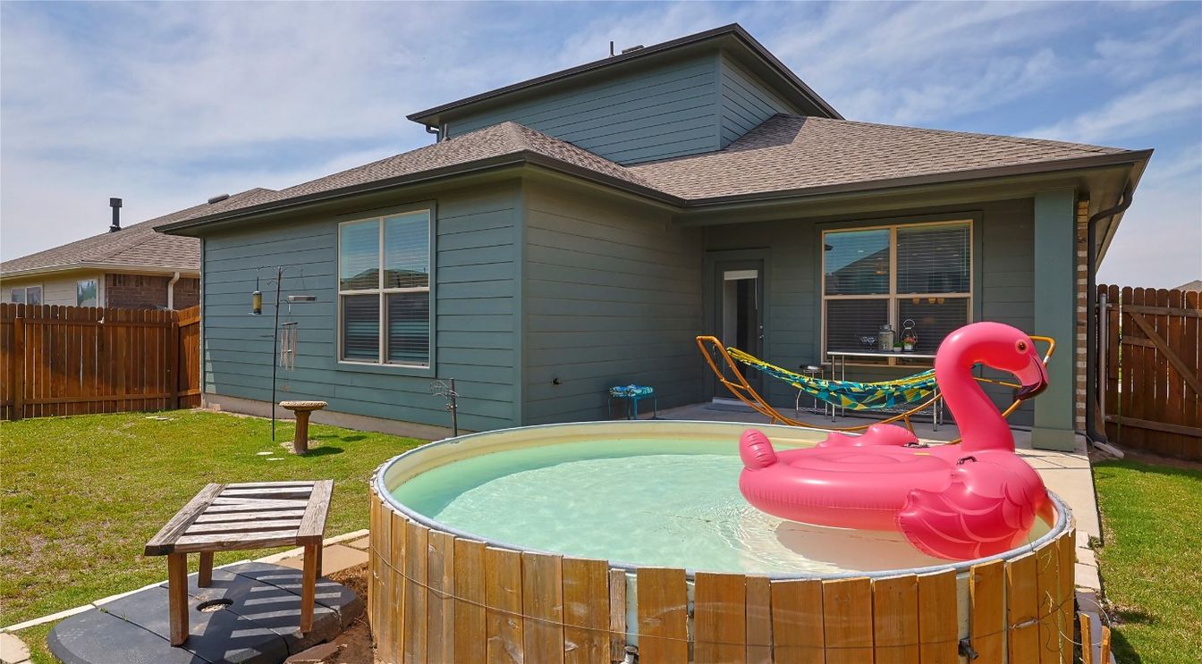 Exterior, Playground, Pool