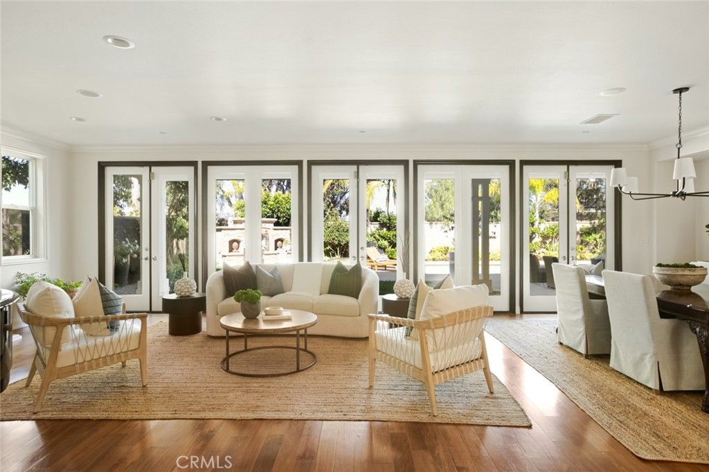 Dining room, Interior, Living room, Pendant Lights, Recessed Lighting, Wood Texture Flooring
