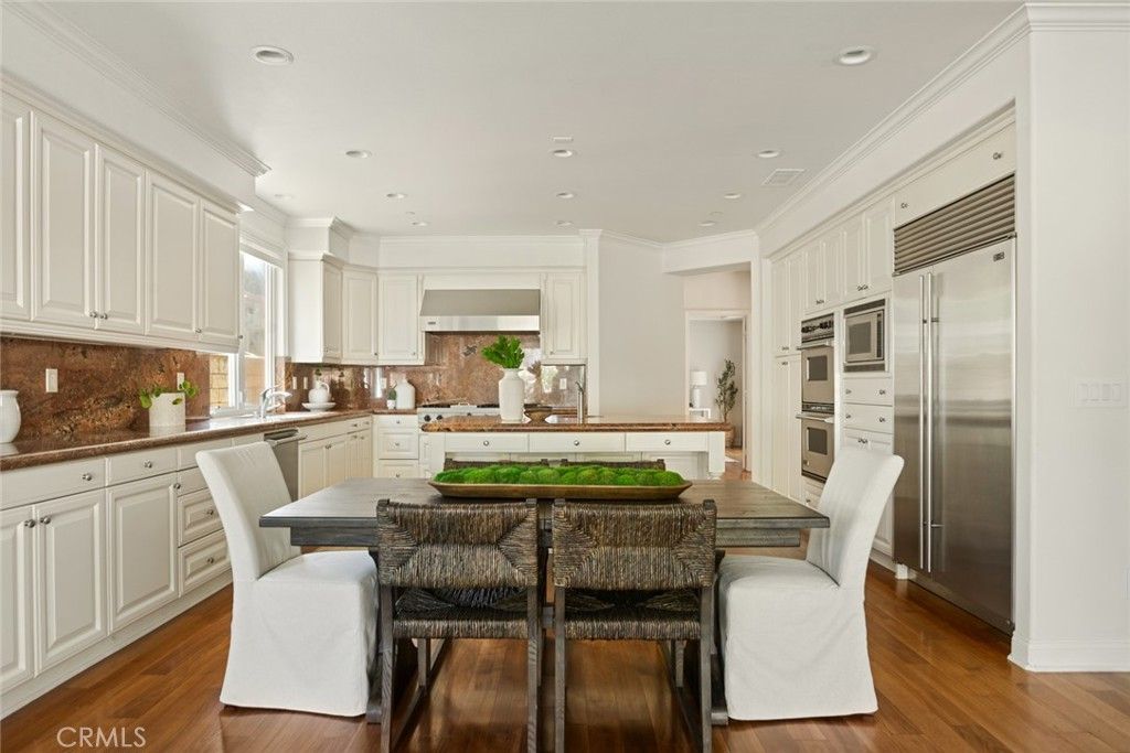 Dining room, Interior, Kitchen, Recessed Lighting, Stainless Steel Appliances, Wood Texture Flooring