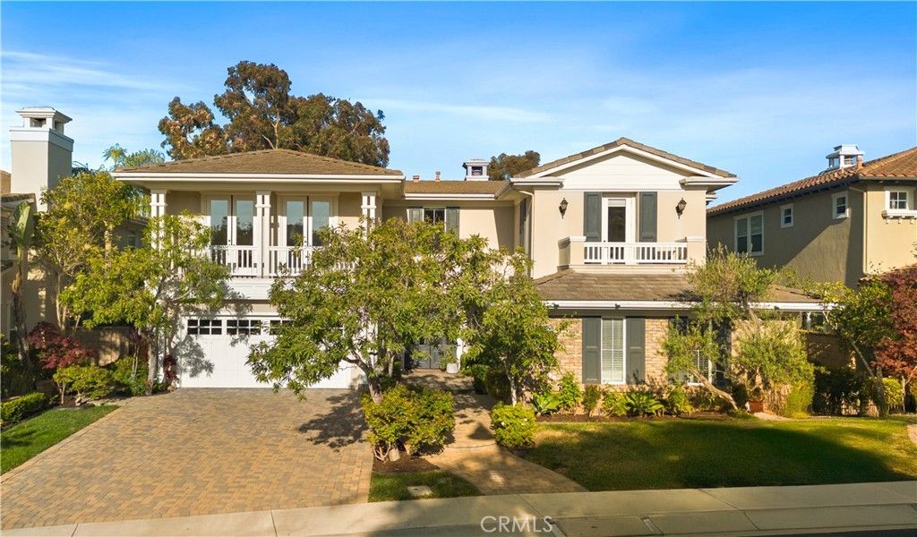 Attached, Exterior, Facade, Mediterranean
