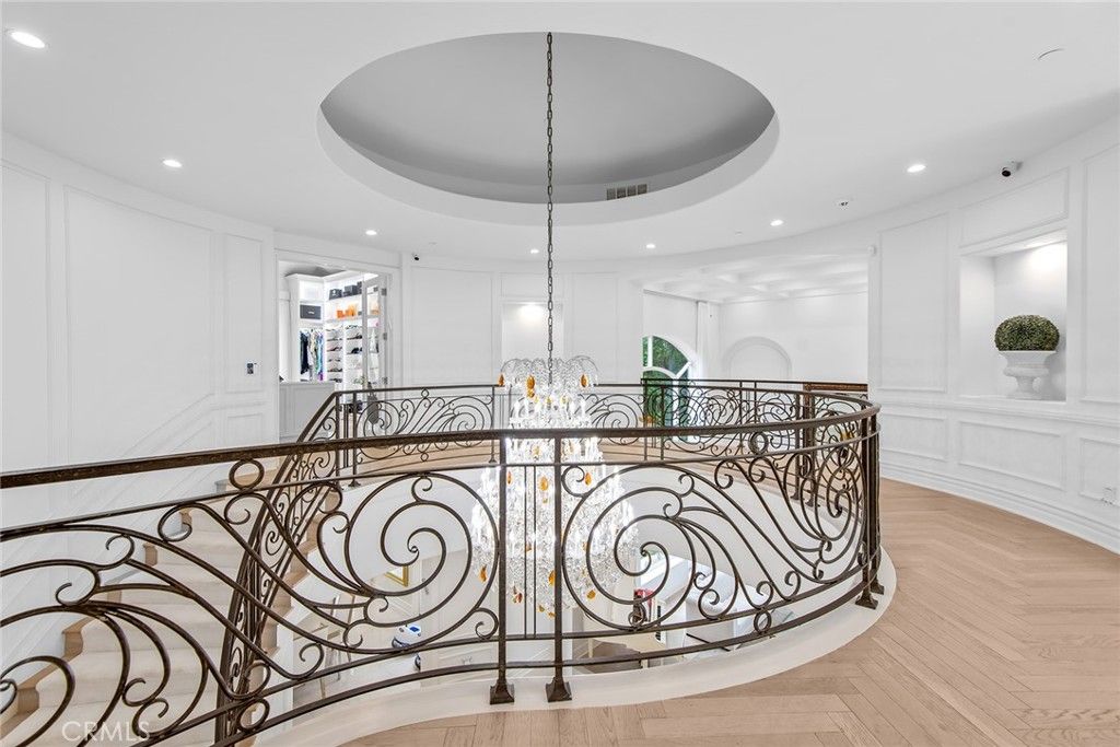 Chandelier, Interior, Recessed Lighting, Wood Texture Flooring