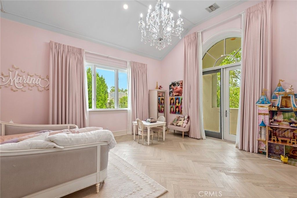 Chandelier, Interior, Recessed Lighting, Wood Texture Flooring